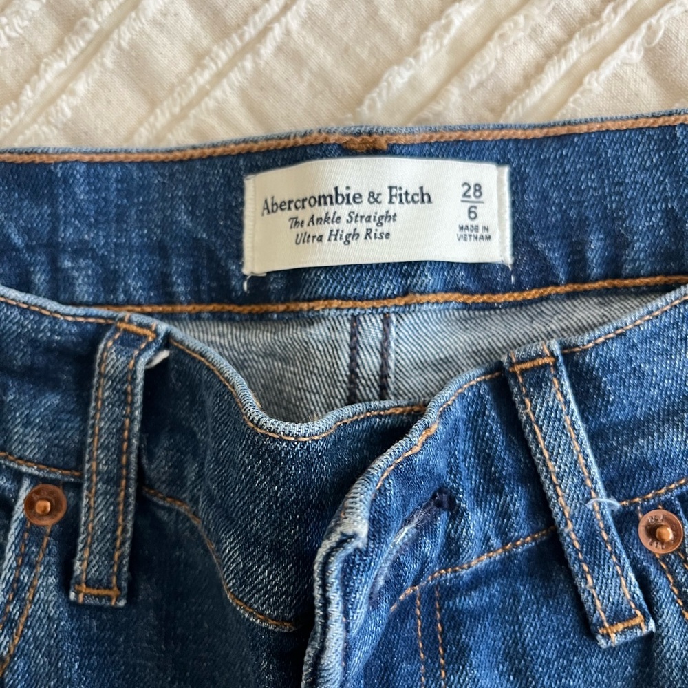 Abercrombie Ultra High Rise Ankle Straight Jean - Picture 6 of 8